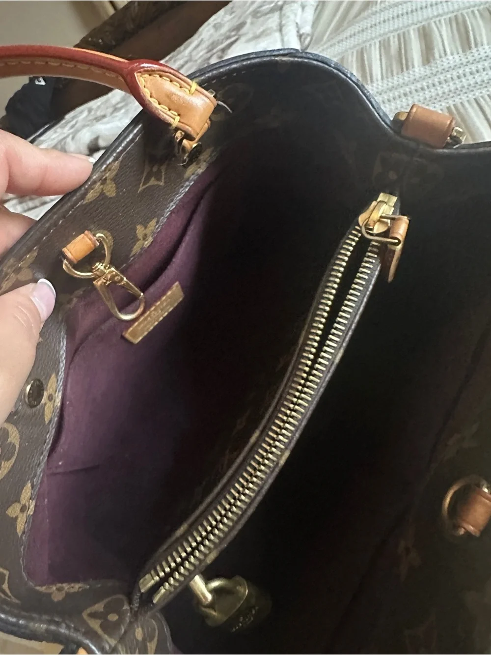 Louis Vuitton Monogram Canvas Shoulder Bag comes with Dust Bag